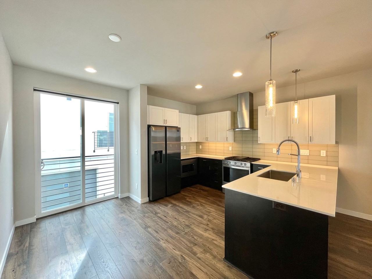 8602 22nd Pl Ne - Photo 3 of 20