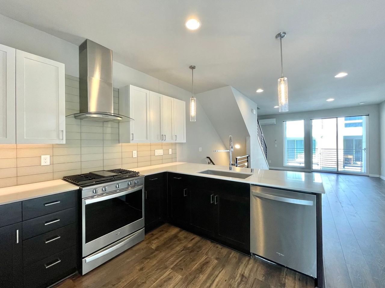 8602 22nd Pl Ne - Photo 5 of 20