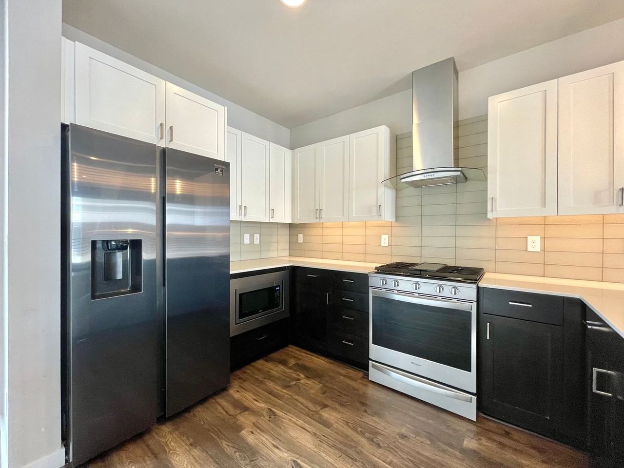 8602 22nd Pl Ne - Photo 6 of 20