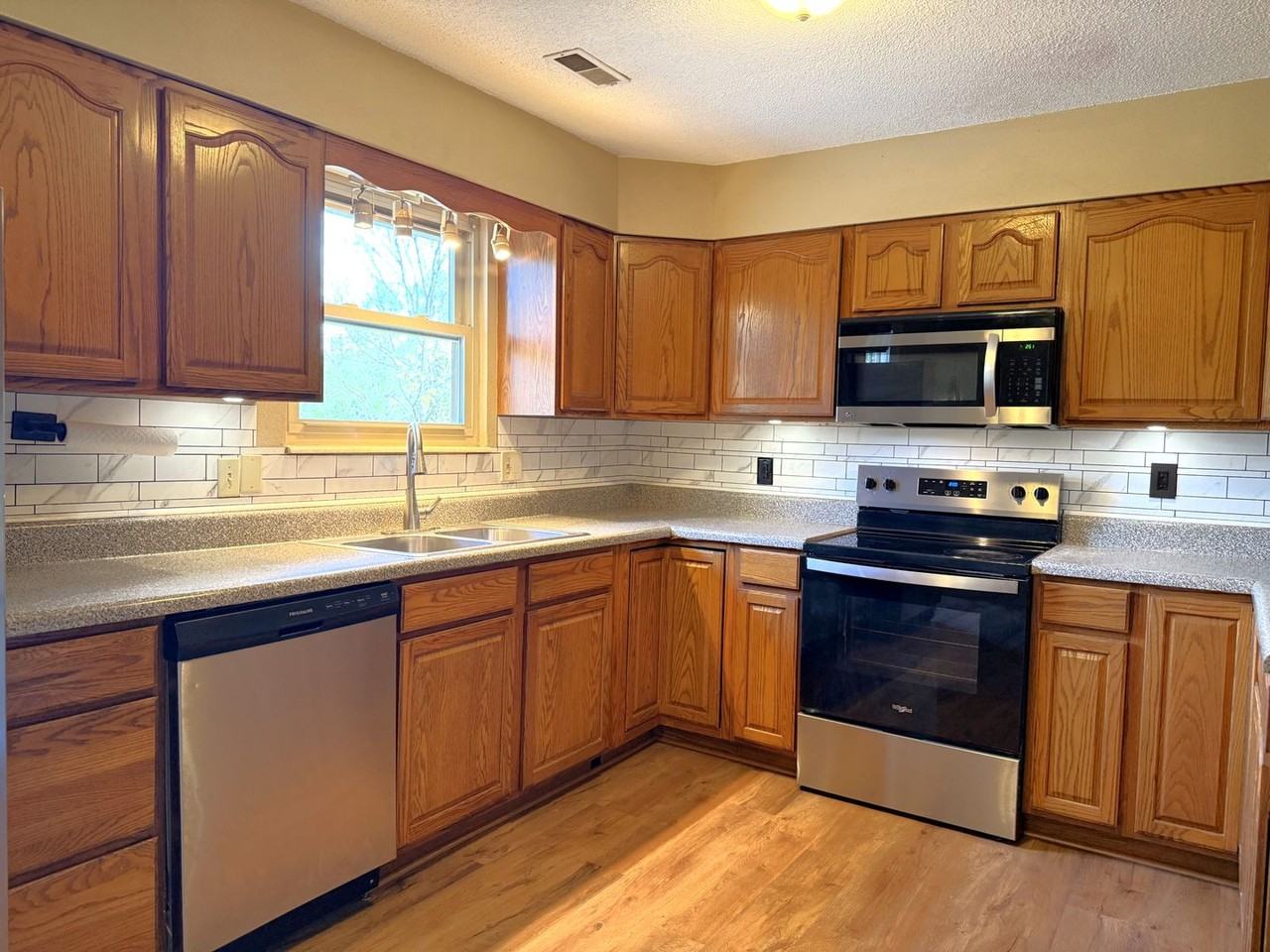 3900 Deerfield Rd - Photo 3 of 25