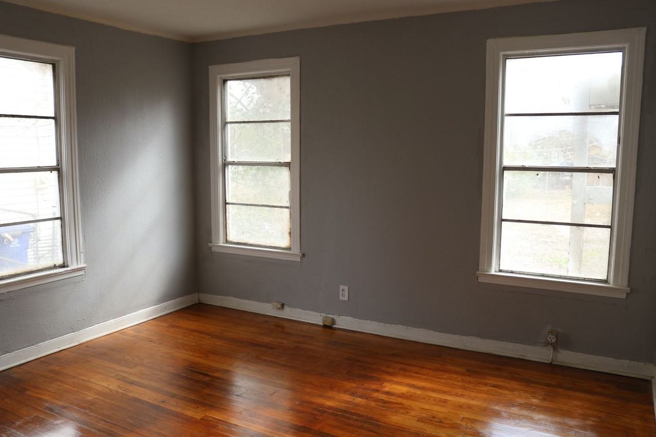 145 E Boulevard St - Photo 7 of 8