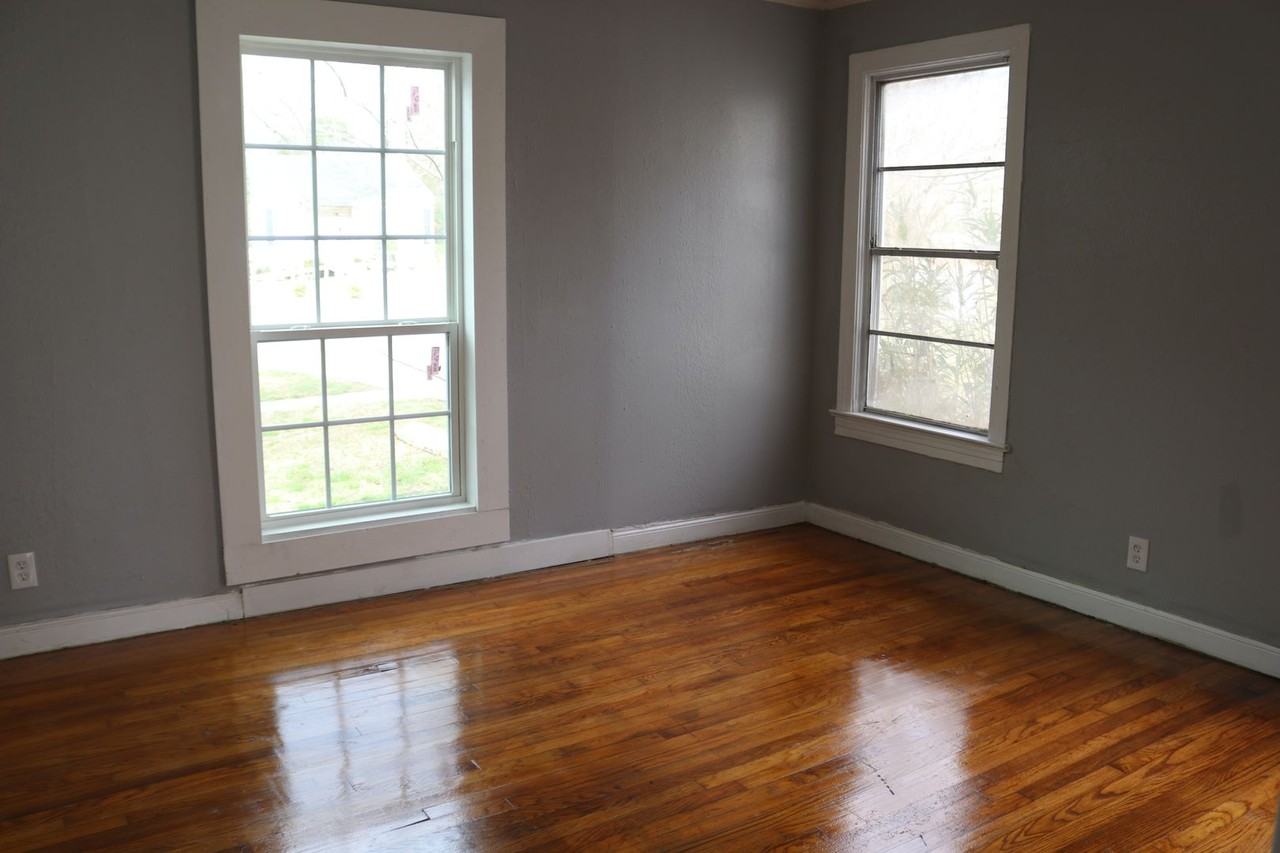 145 E Boulevard St - Photo 3 of 15