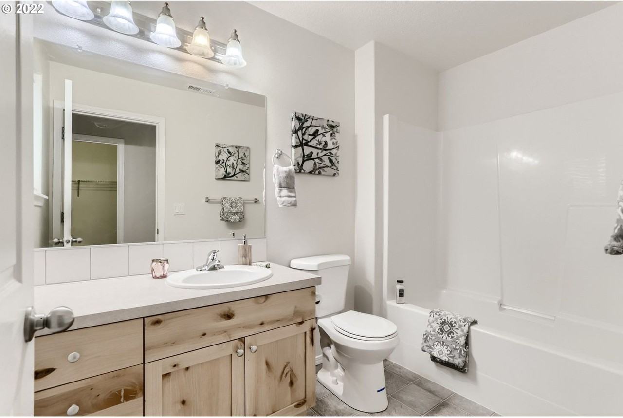 5344 Se 137th Ave - Photo 4 of 13