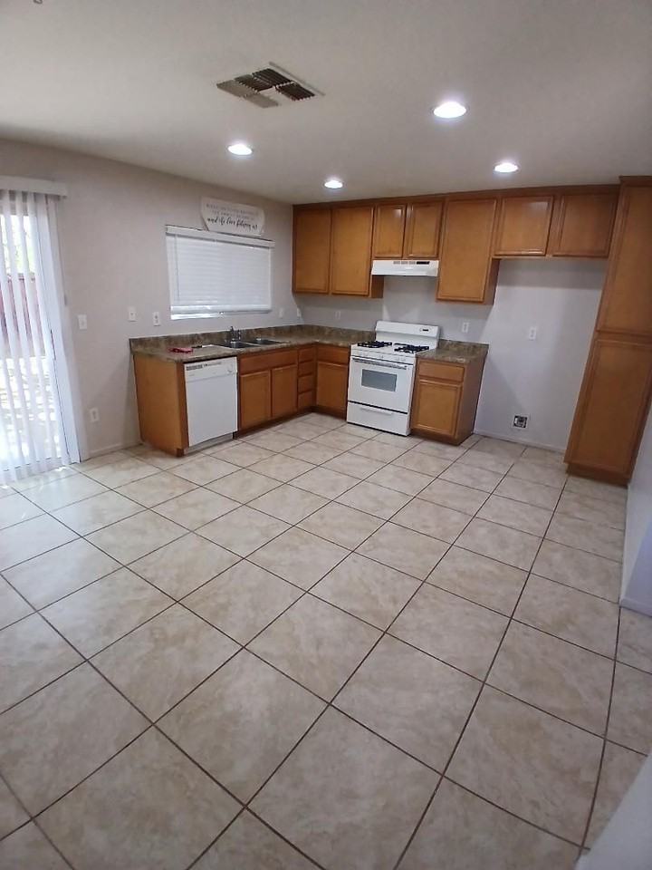 1430 Cabazon Ct - Photo 3 of 16