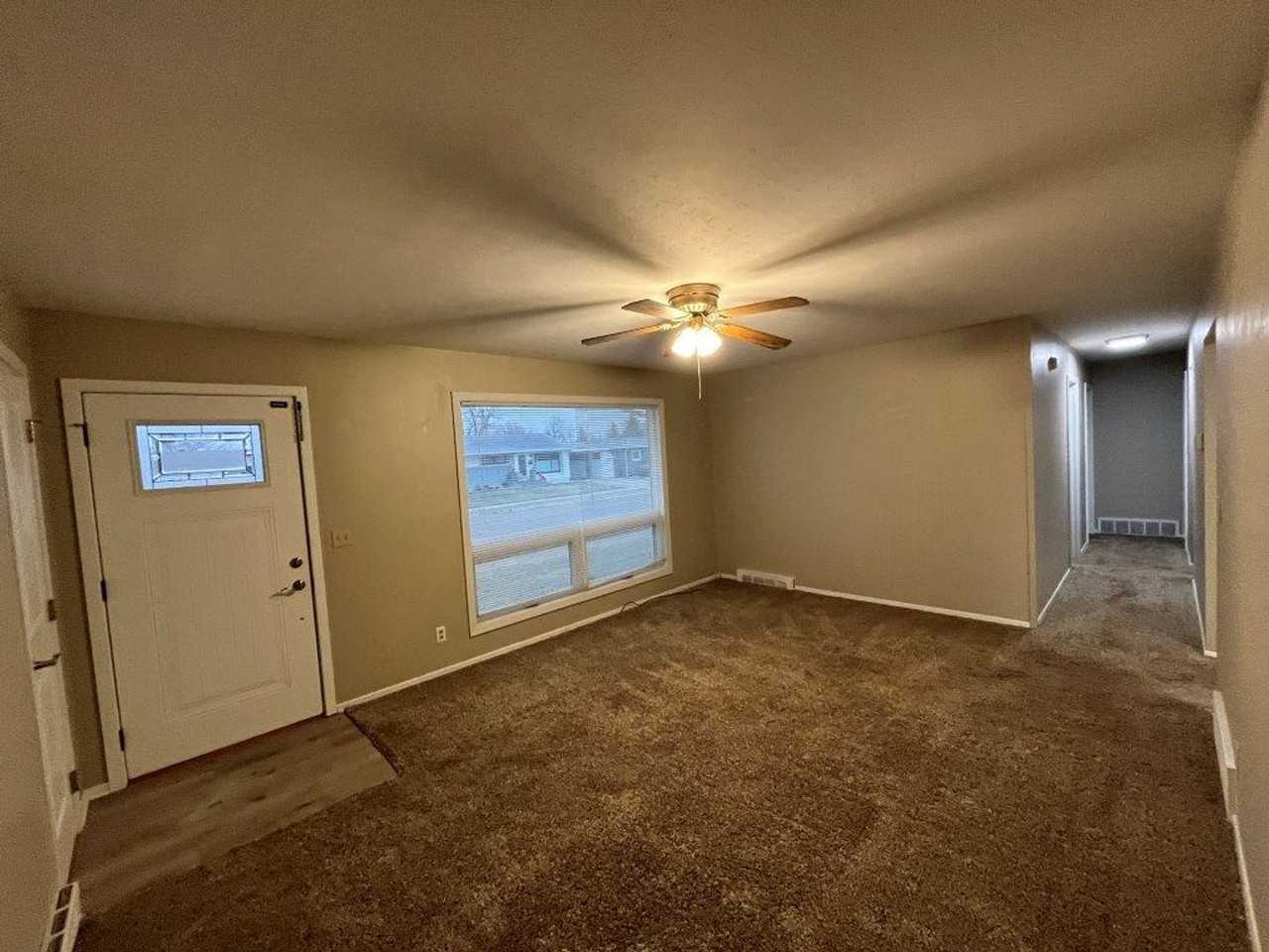 621 Bel Aire Dr - Photo 6 of 11