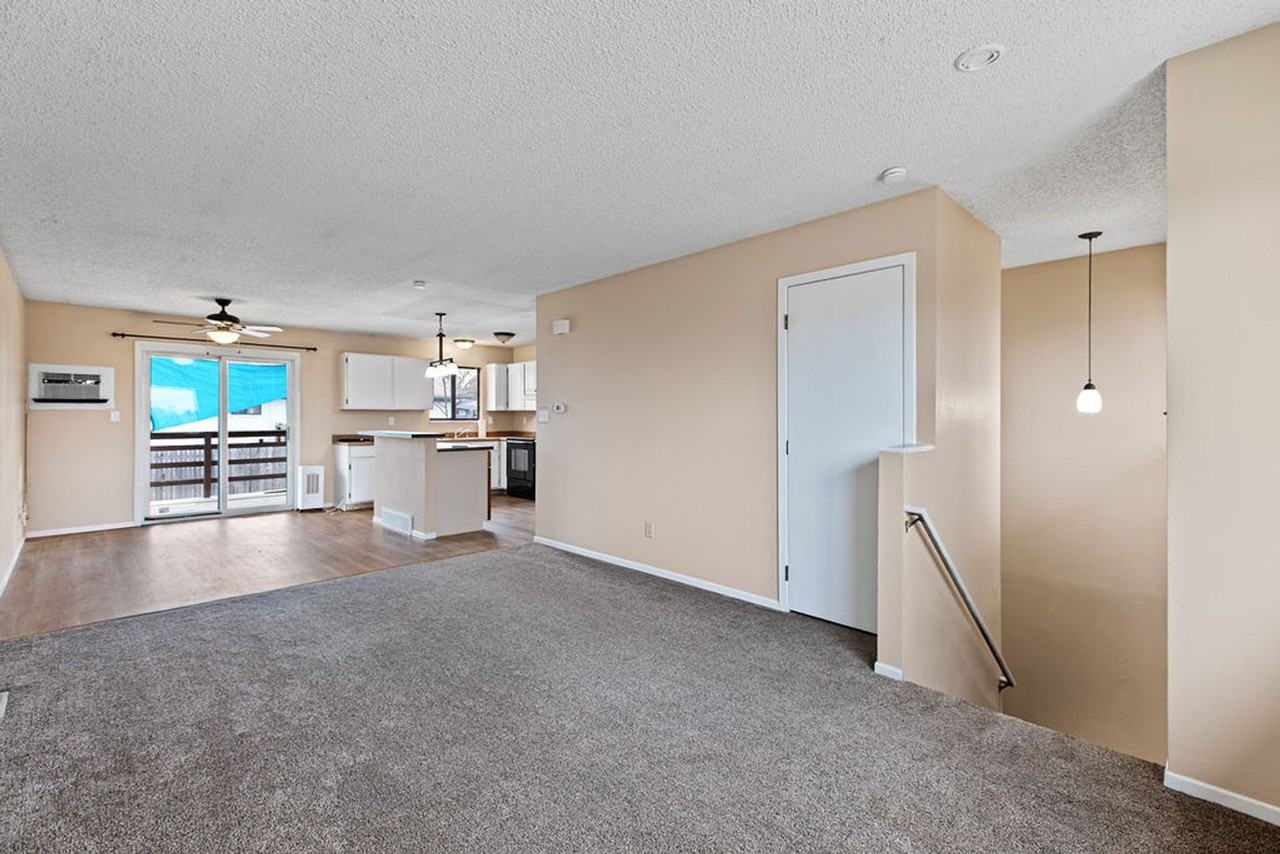 4620 W 5th St - Photo 4 of 22