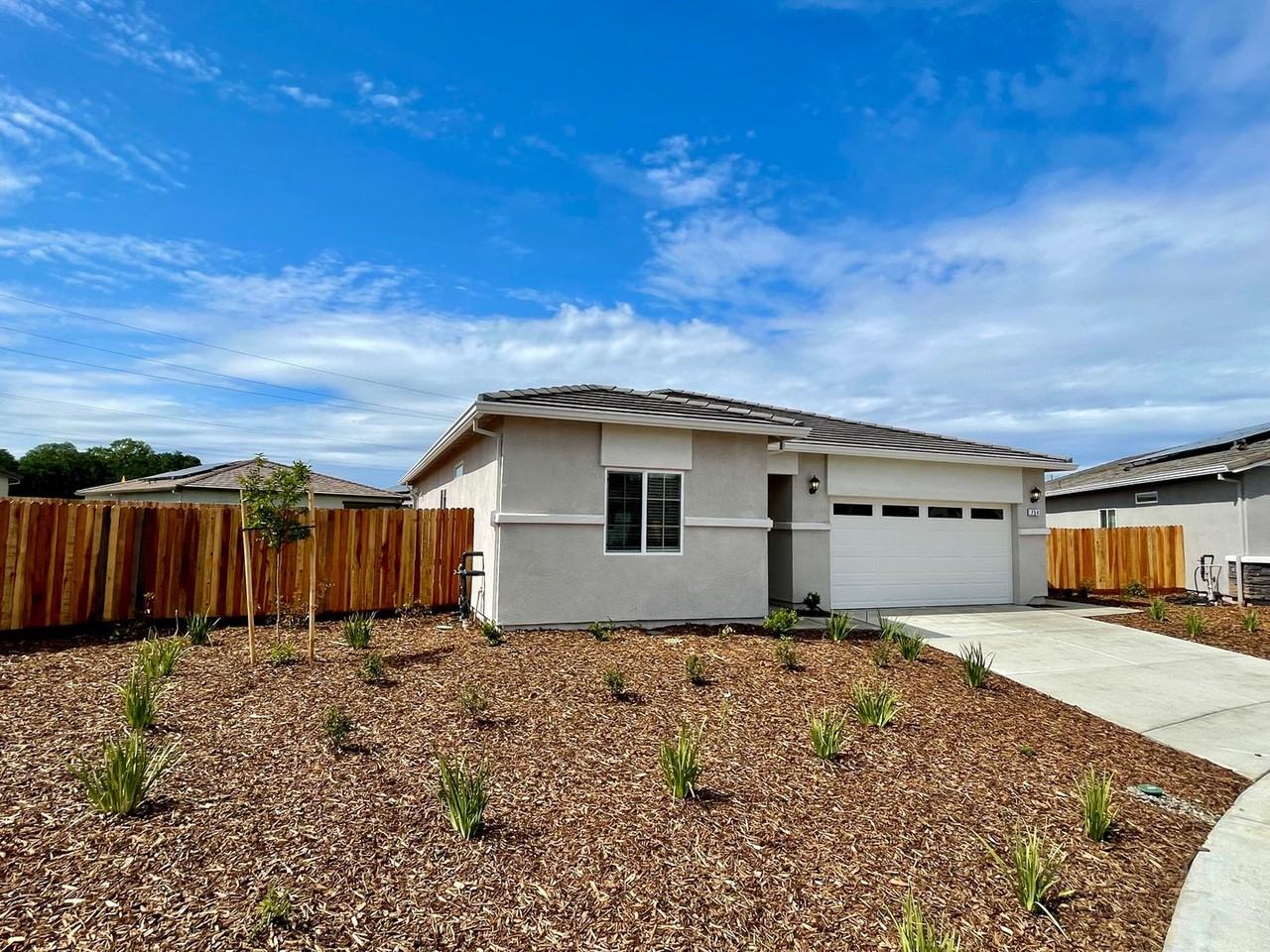 754 Tamarack Ct - Photo 4 of 31