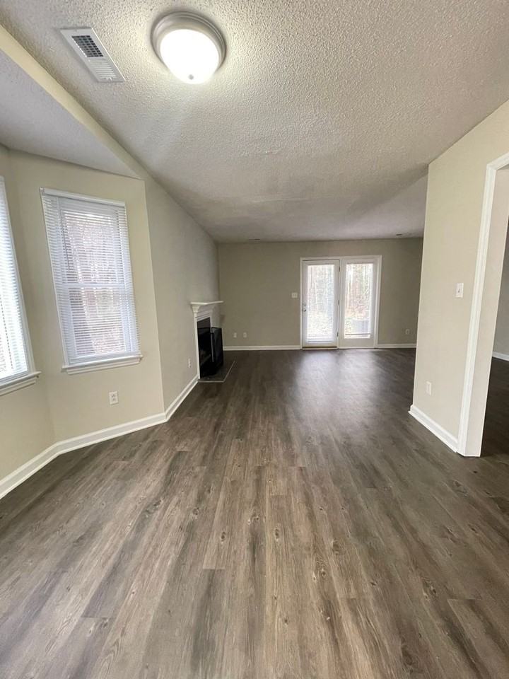 720 Powell Dr Apt A - Photo 3 of 11