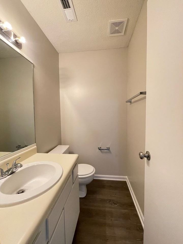 720 Powell Dr Apt A - Photo 6 of 11