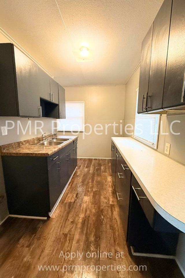 6604 Seward St - Photo 2 of 8