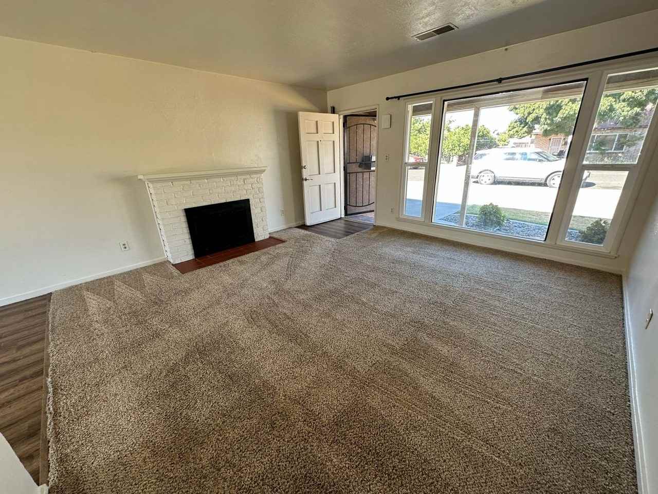 1750 Lois Way - Photo 3 of 18