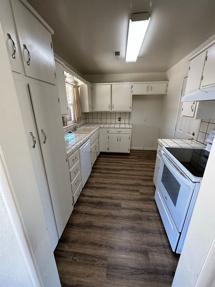 1750 Lois Way - Photo 6 of 18