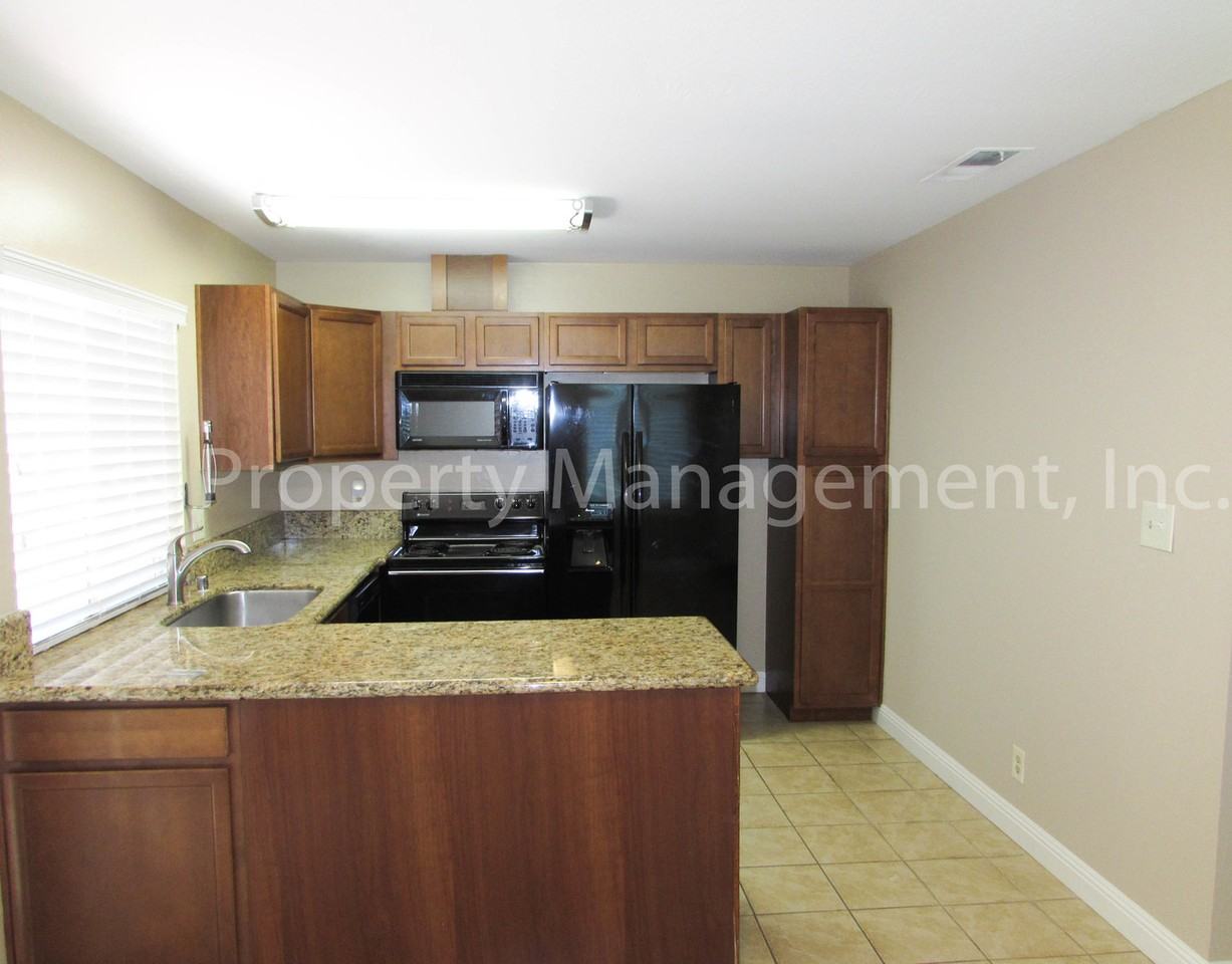 4765 Saginaw Cir - Photo 4 of 9