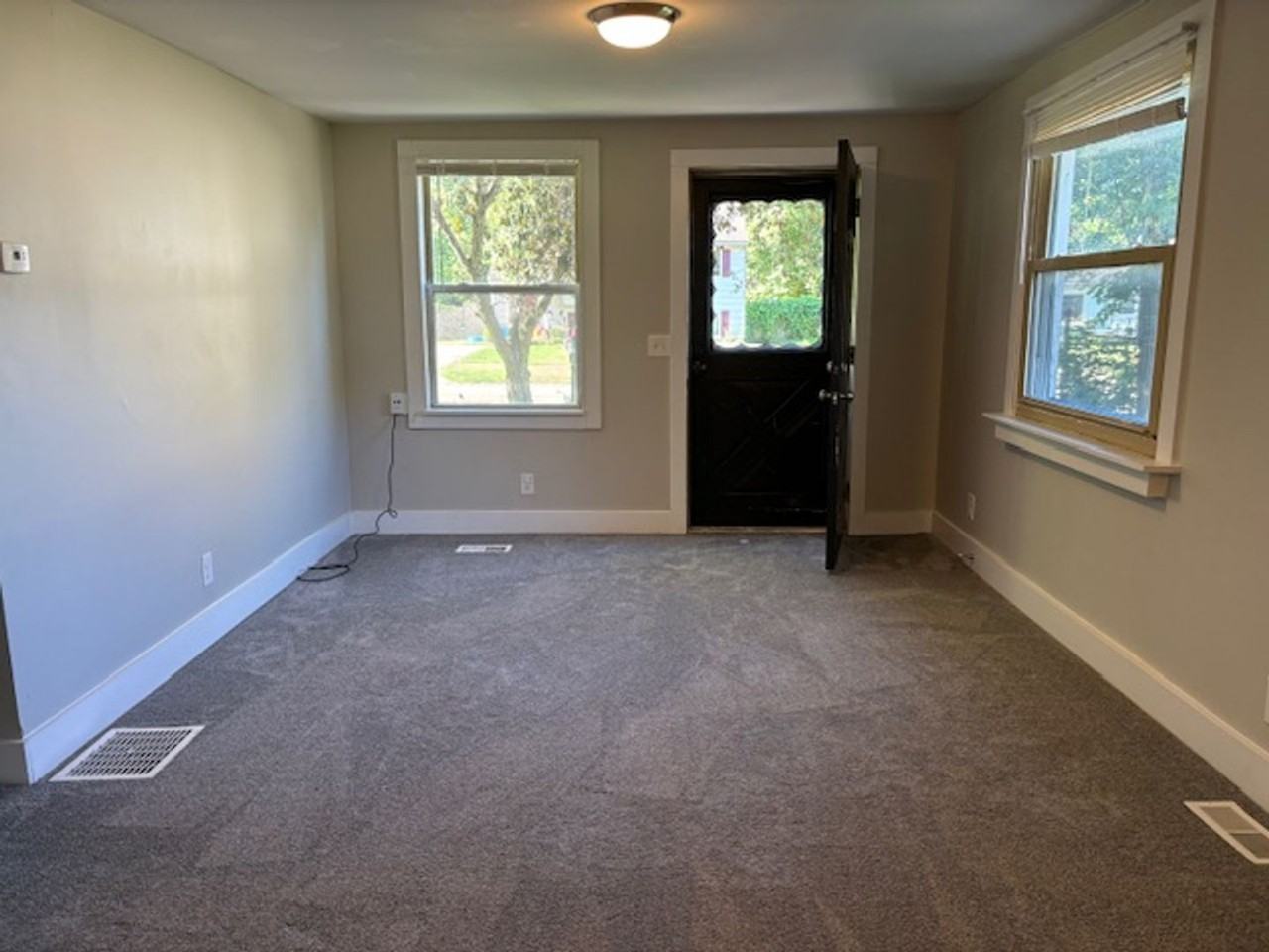 139 Dunkirk St Se - Photo 2 of 13