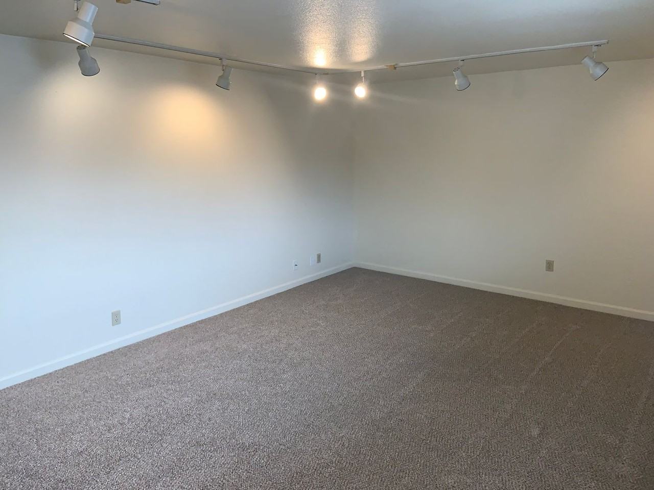 991 Nw Circle Blvd - Photo 6 of 14