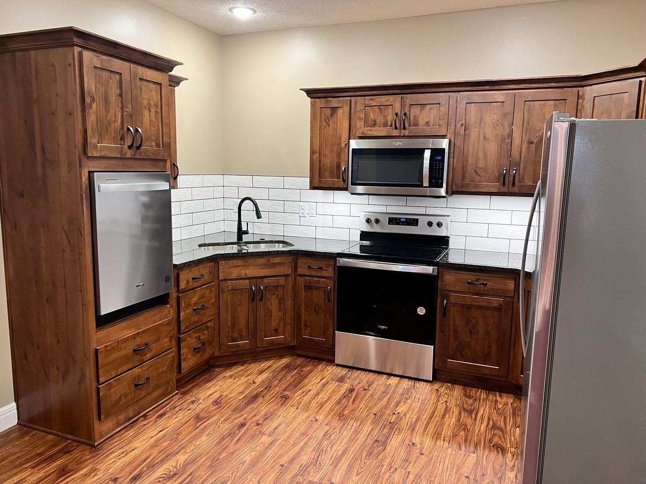 1715 Kenneth Dr - Photo 4 of 14