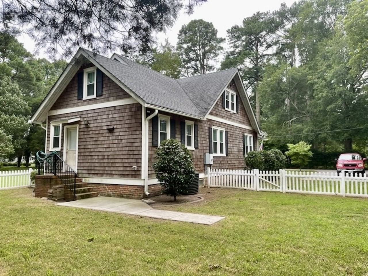 3408 Seneca Ave - Photo 3 of 24