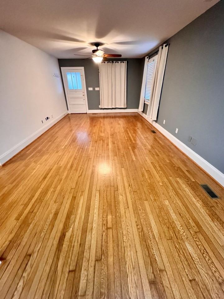 3408 Seneca Ave - Photo 4 of 24