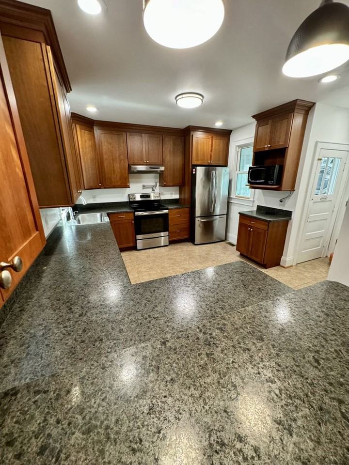 3408 Seneca Ave - Photo 7 of 24