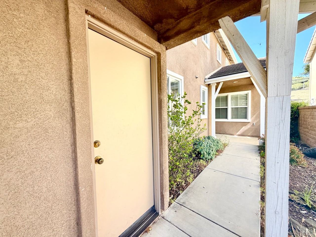 29751 Maxmillian Ave - Photo 3 of 50