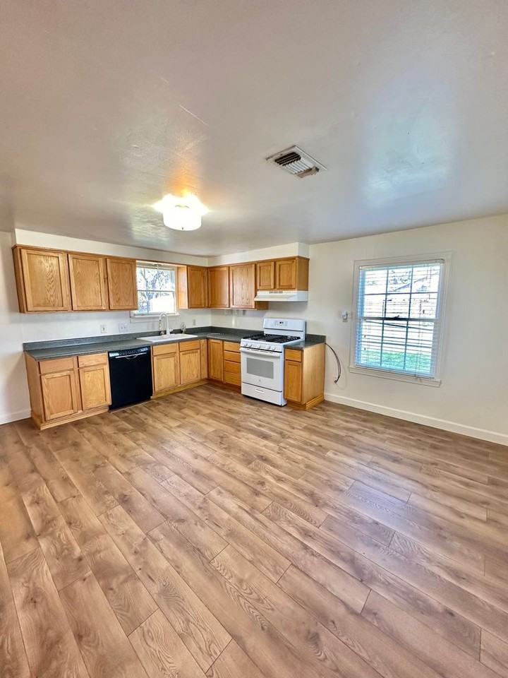 3207 Grape Creek Rd - Photo 5 of 31