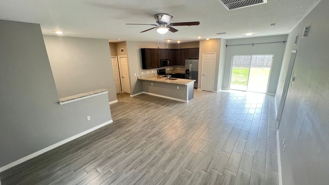 3157 Westwind Ave Se - Photo 4 of 33