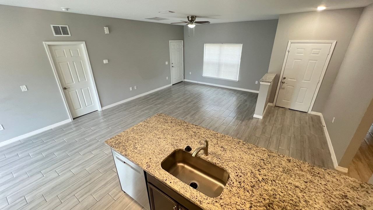 3157 Westwind Ave Se - Photo 5 of 33