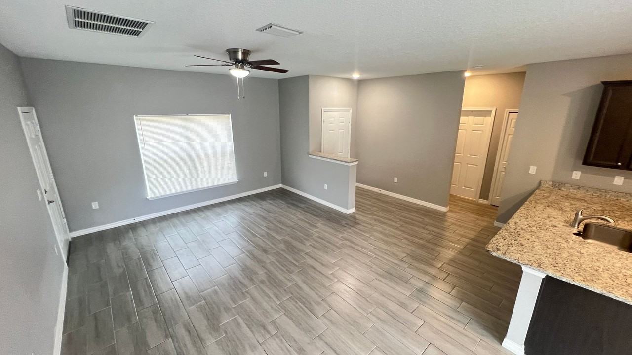 3157 Westwind Ave Se - Photo 7 of 33