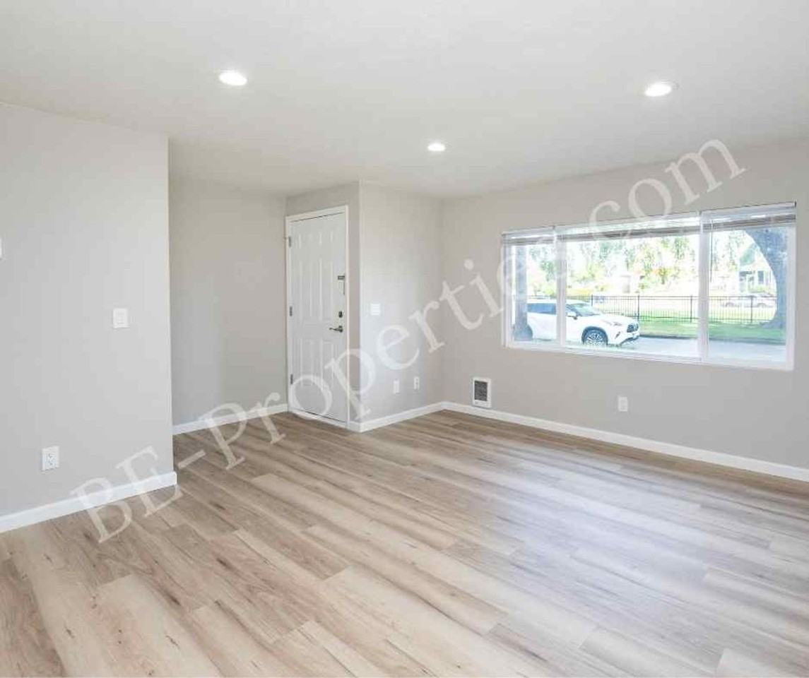 1412 S 14th St - Photo 4 of 31