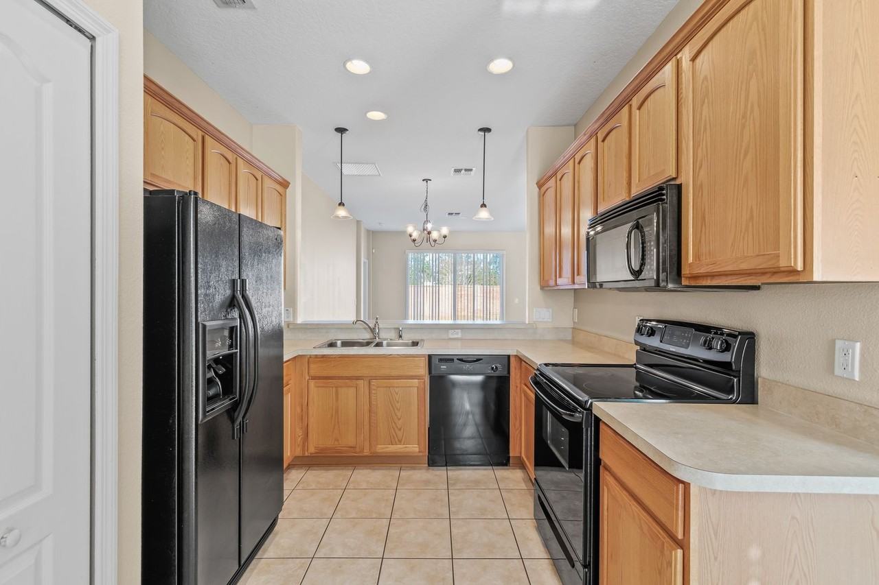 12923 Scout Ct - Photo 2 of 16