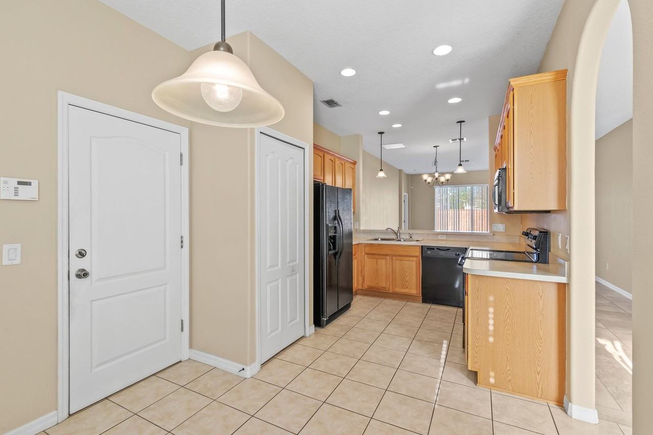 12923 Scout Ct - Photo 3 of 16