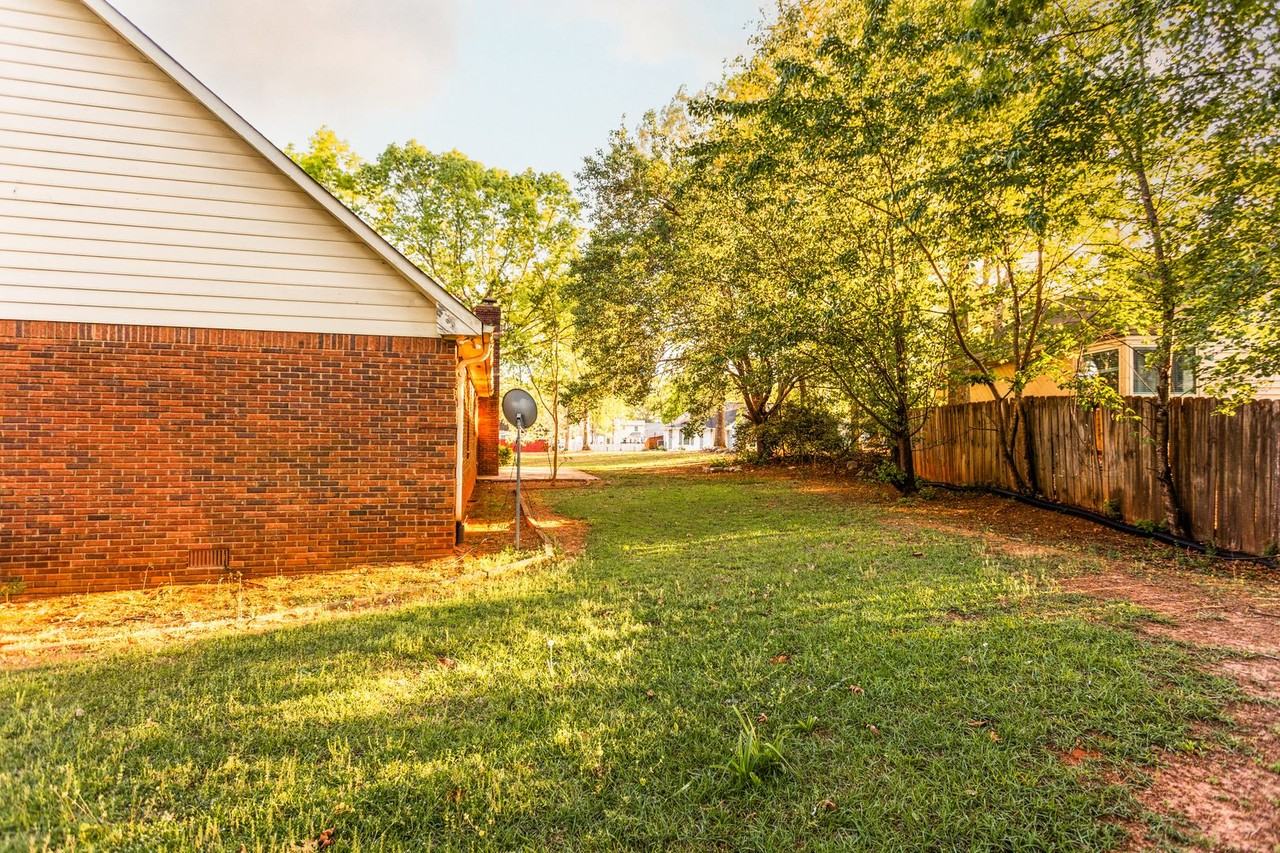 3301 Sams Way Se - Photo 3 of 40