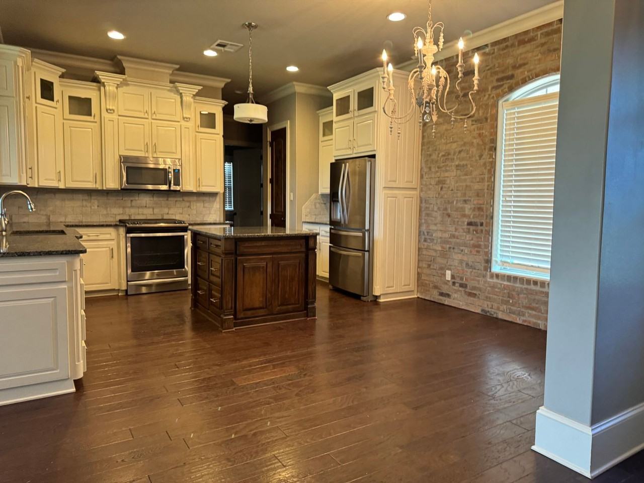 726 Dumaine Dr - Photo 4 of 40