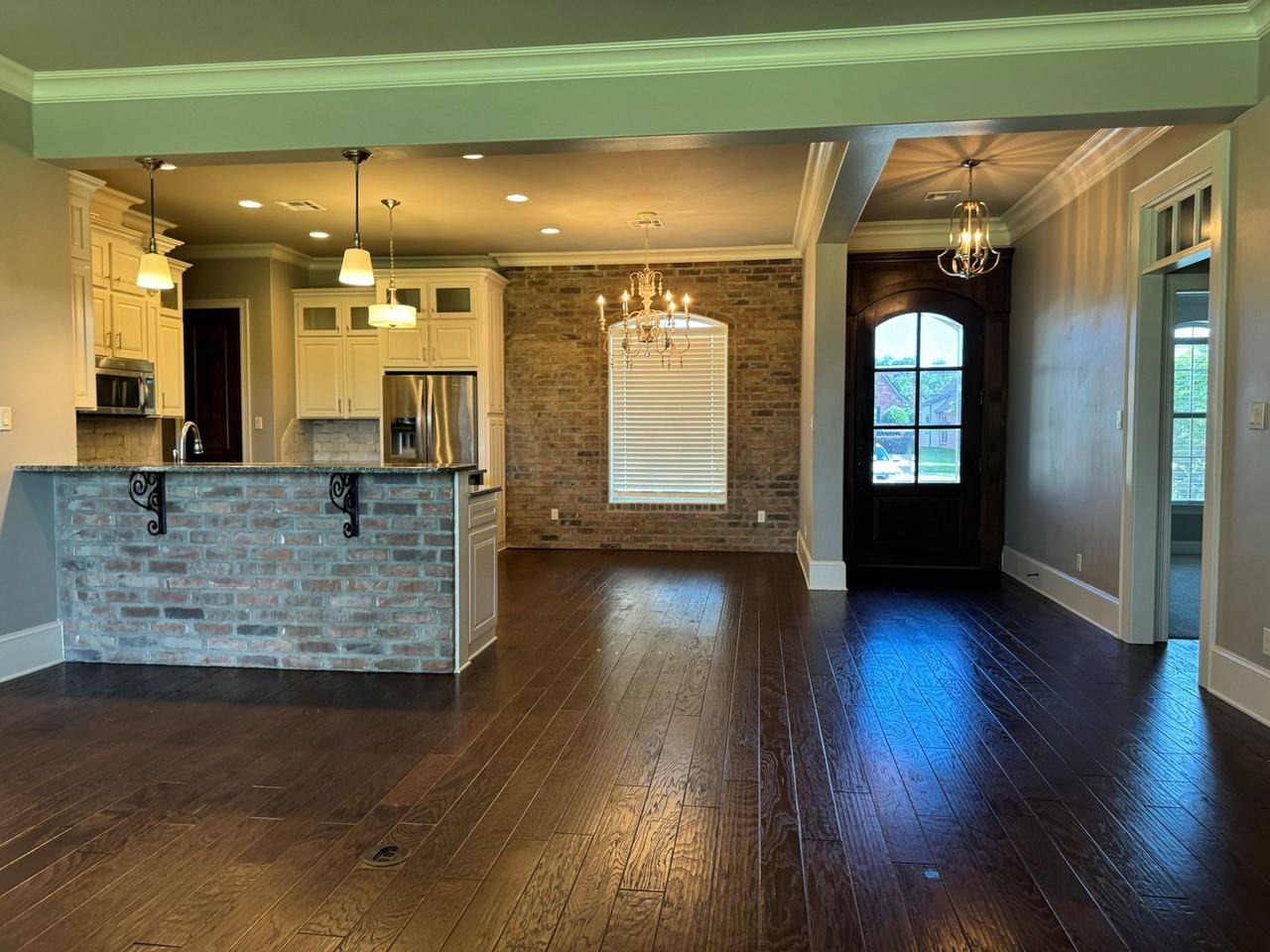 726 Dumaine Dr - Photo 5 of 40