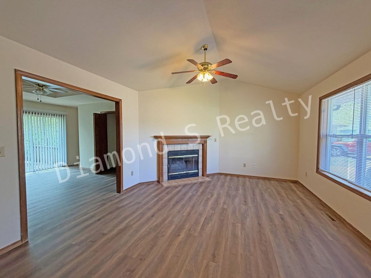 3256 S Hilton Ave - Photo 3 of 15