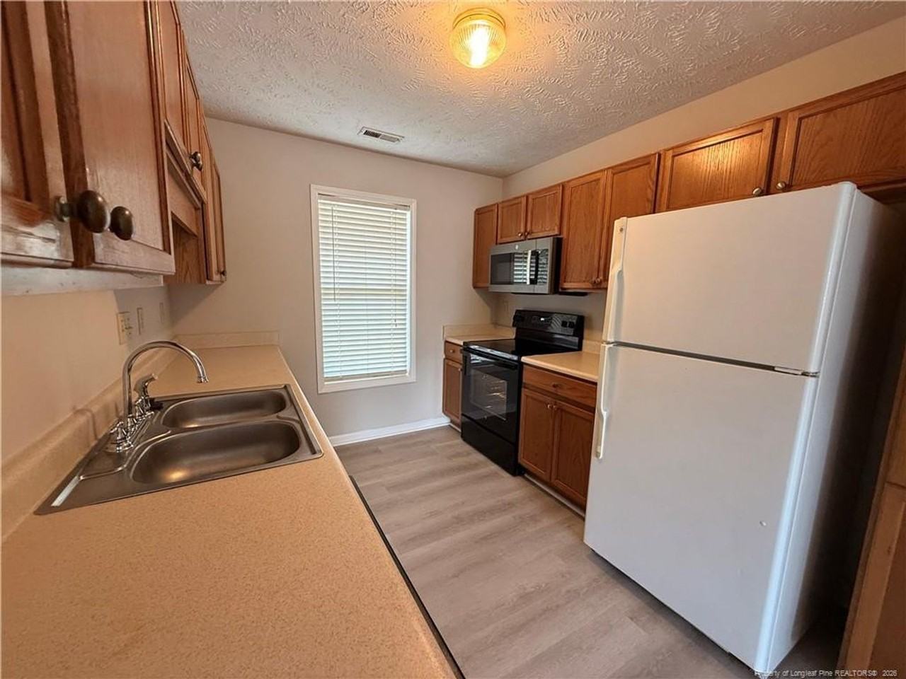 105 Yasmine Dr - Photo 4 of 15