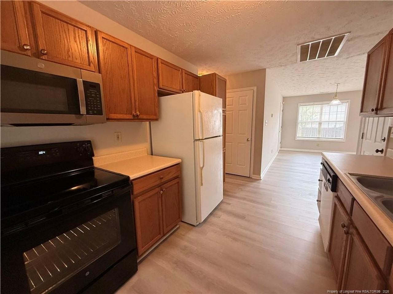 105 Yasmine Dr - Photo 5 of 15