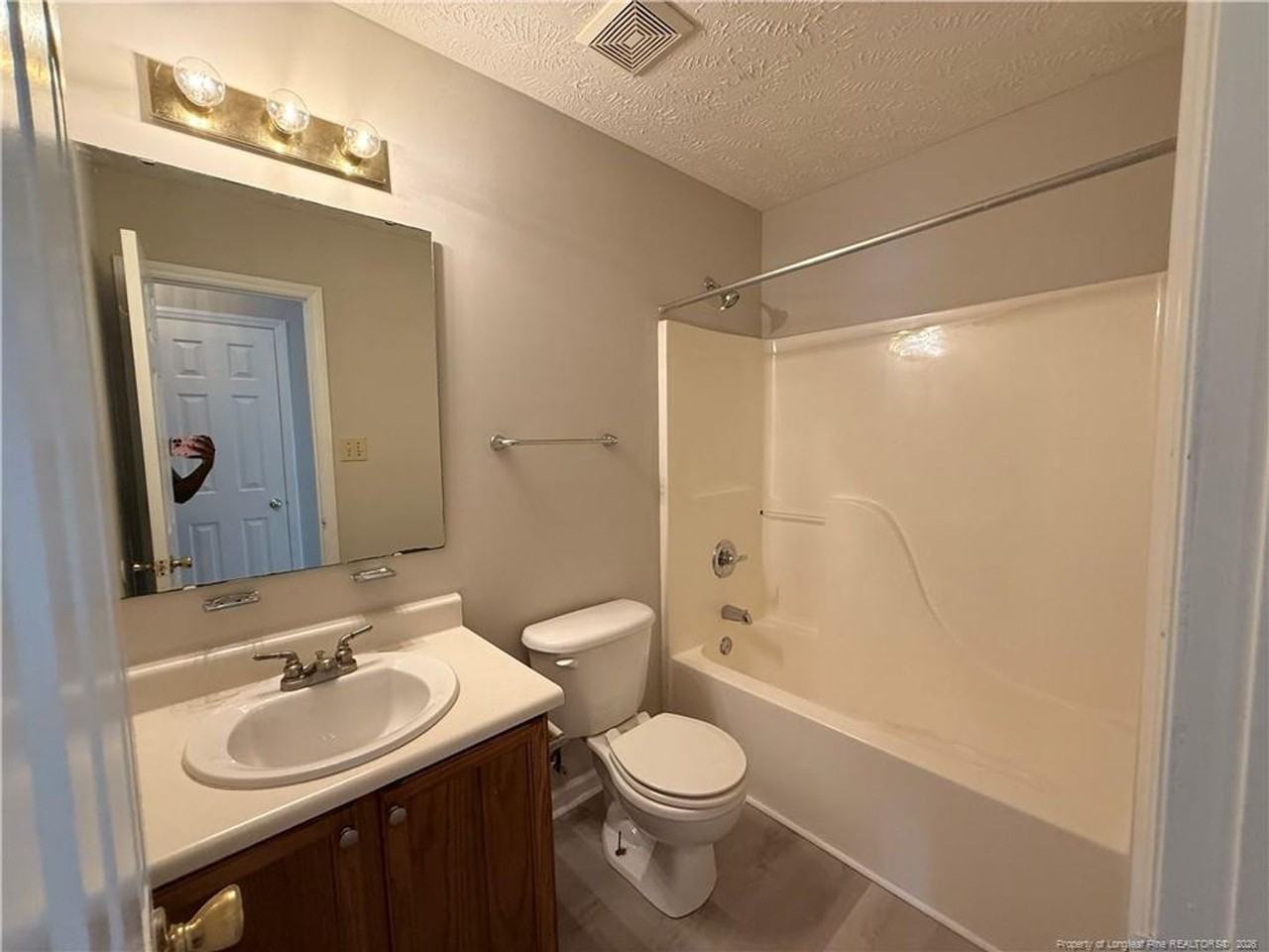 105 Yasmine Dr - Photo 6 of 15