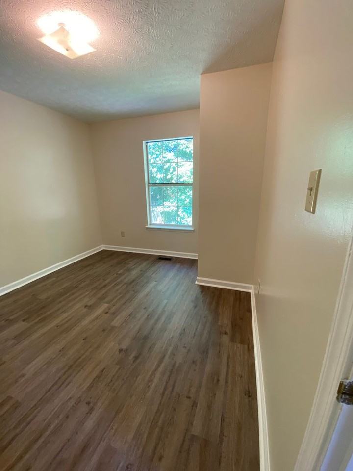 143 Allyson Dr - Photo 2 of 11
