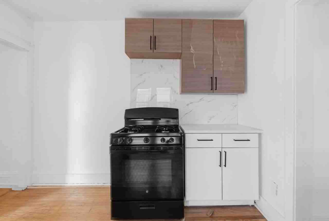 107 Kensington Ave - Photo 3 of 14