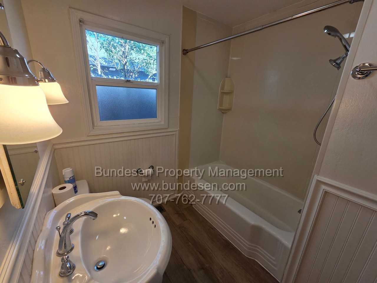 3150 Montgomery Dr - Photo 6 of 13