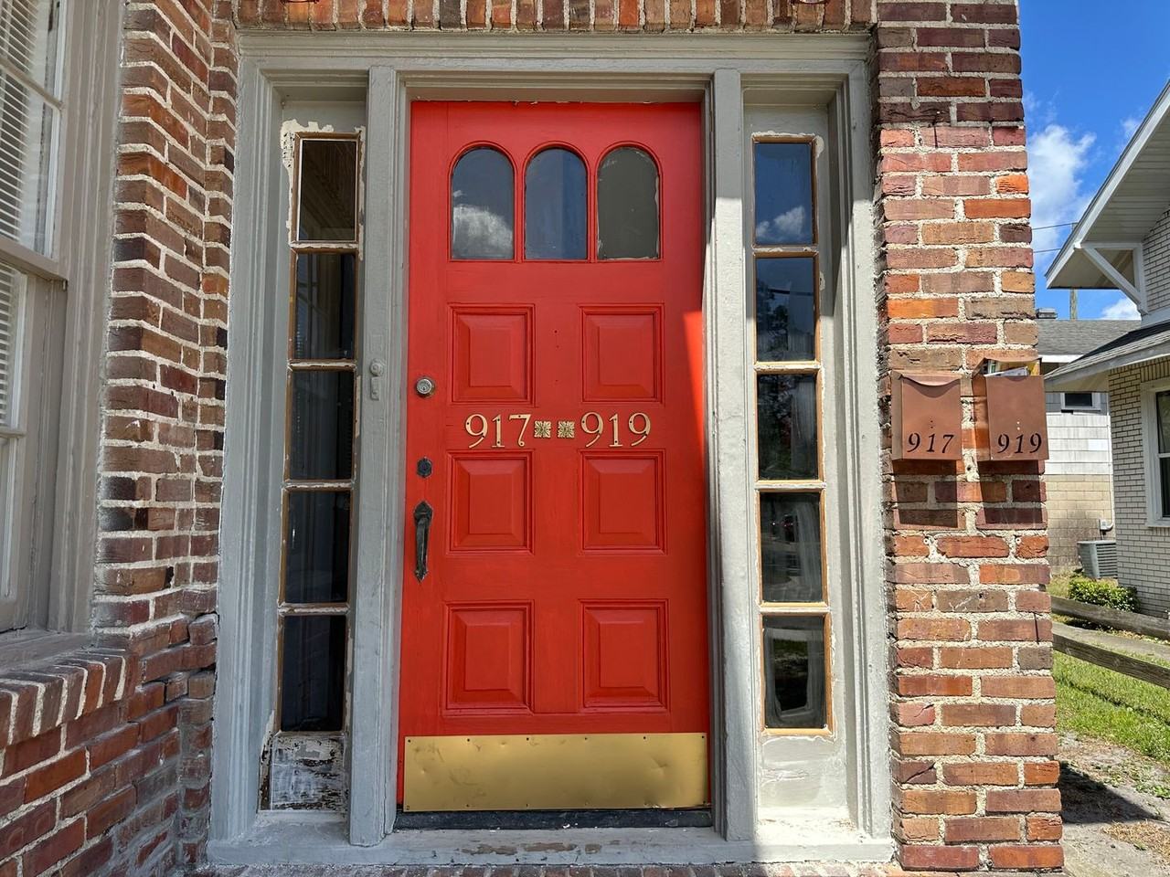 917 Lasalle St - Photo 3 of 14