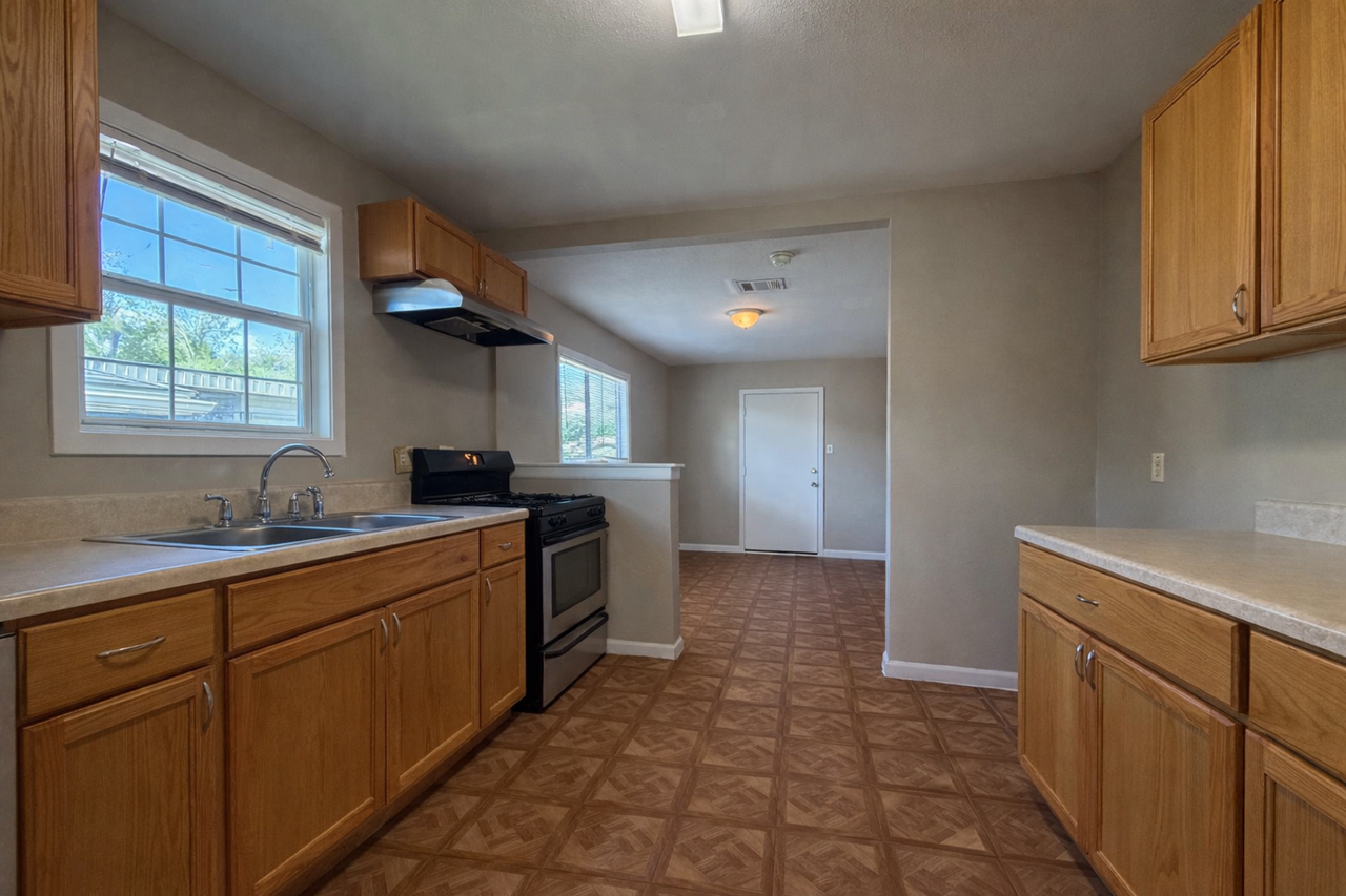 3406 Milbrad St - Photo 2 of 13