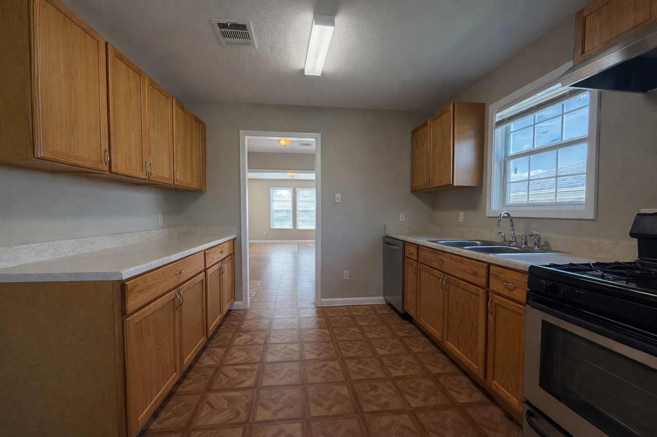 3406 Milbrad St - Photo 3 of 13