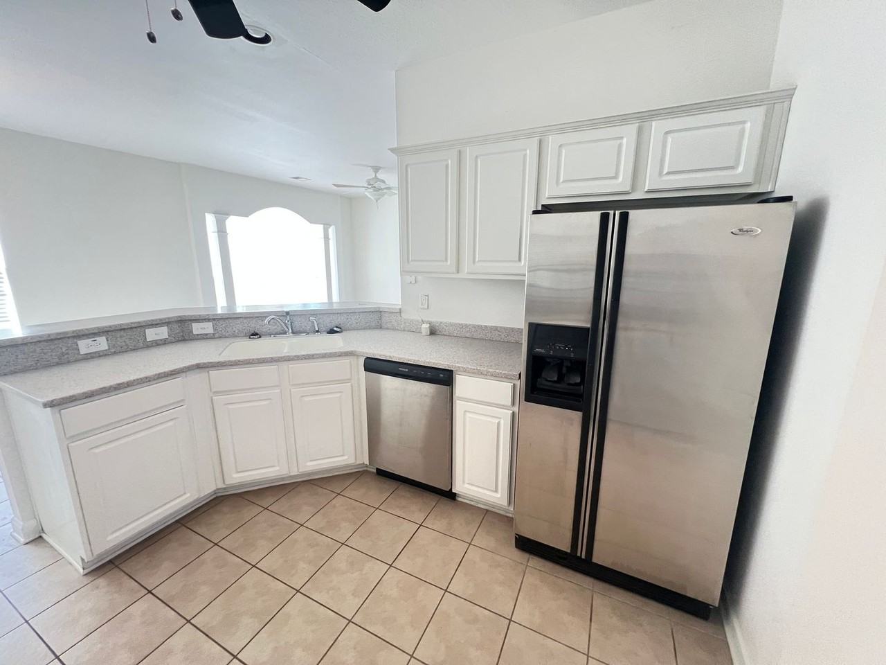 351 Vermillion Dr - Photo 4 of 43