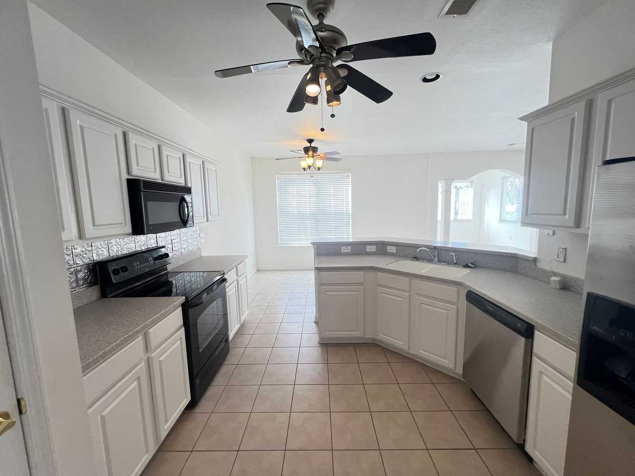 351 Vermillion Dr - Photo 6 of 43