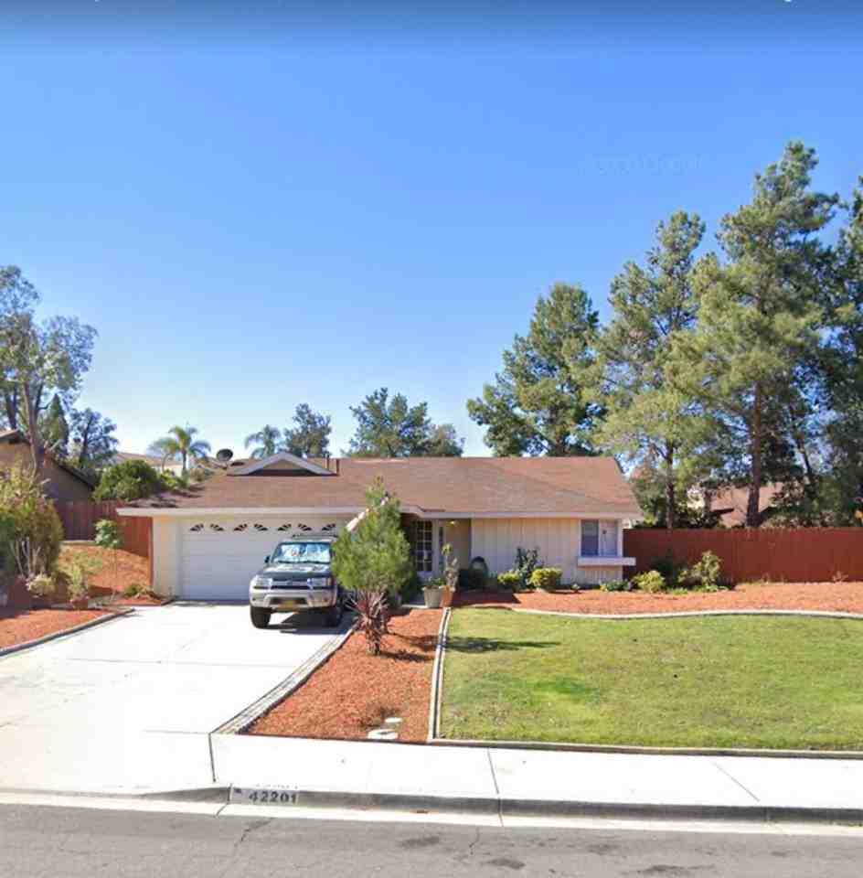 42201 Cosmic Dr - Photo 2 of 11