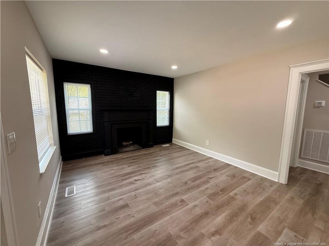 122 Kensington Cir - Photo 3 of 15