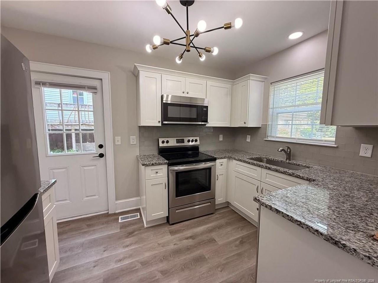 122 Kensington Cir - Photo 5 of 15