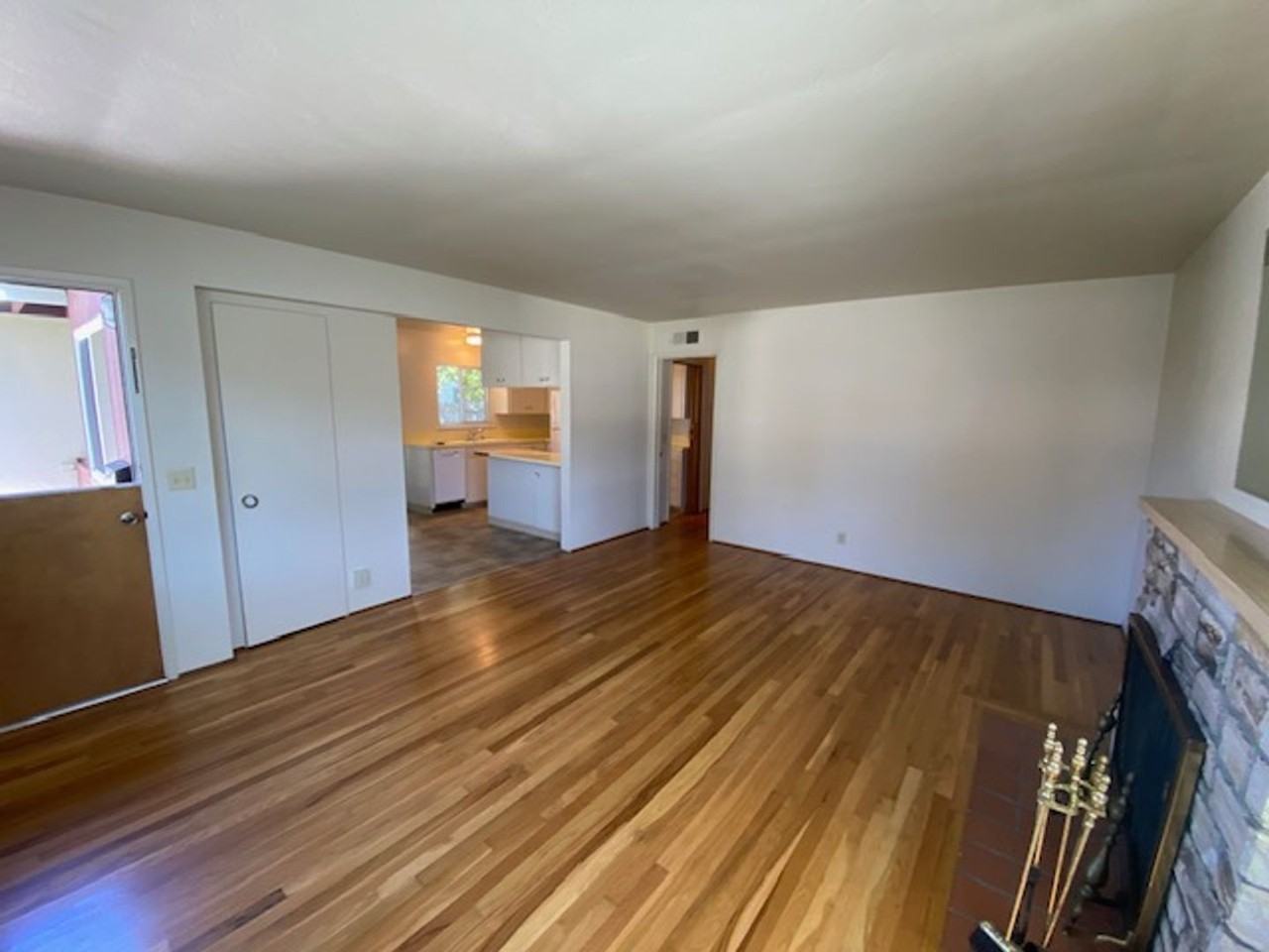 674 Oak St - Photo 3 of 28